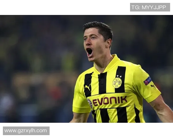 莱万：从足坛巨星到传奇前锋的成长之路与辉煌成就解析